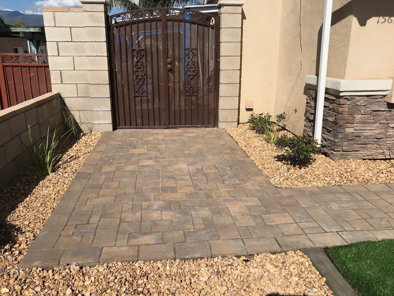 Outdoor Kitchens, BBQs, fire pits & Outddor Living areas - Green-R Pavers